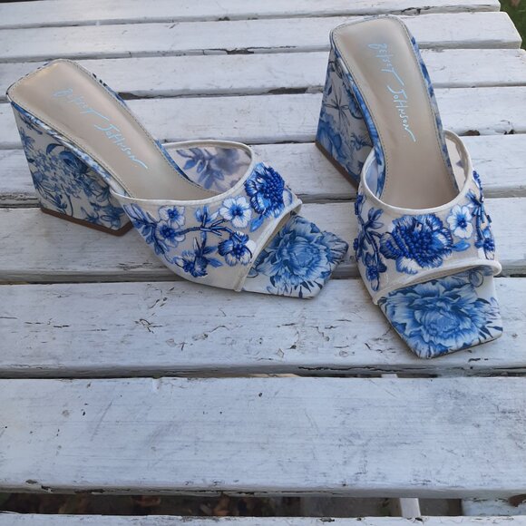 Rare 🔥 Boho embroidered and beaded retro Betsy Johnson shoes - Picture 3 of 13